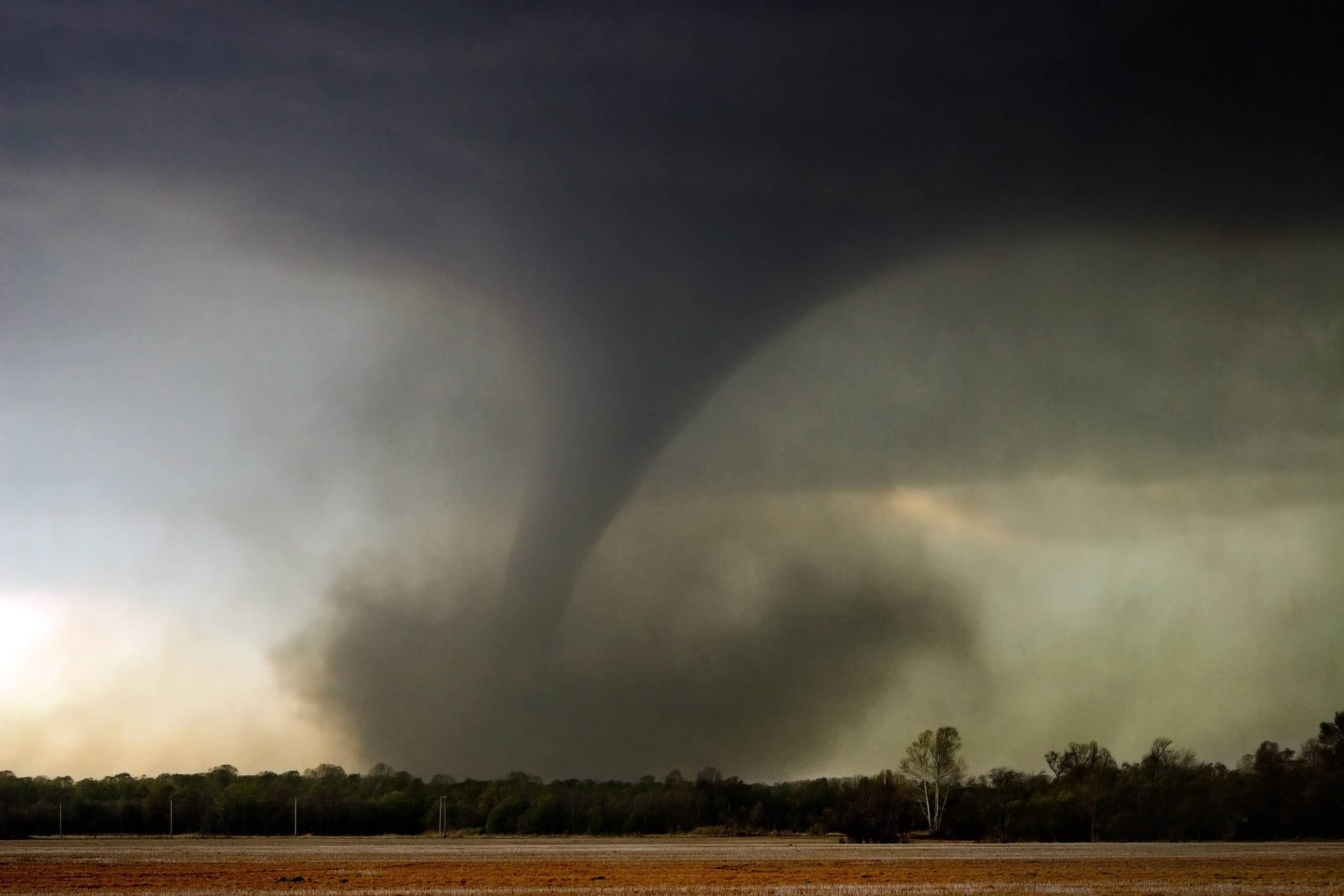 Community resilience assessment of an EF-5 tornado using the IN-CORE modeling environment